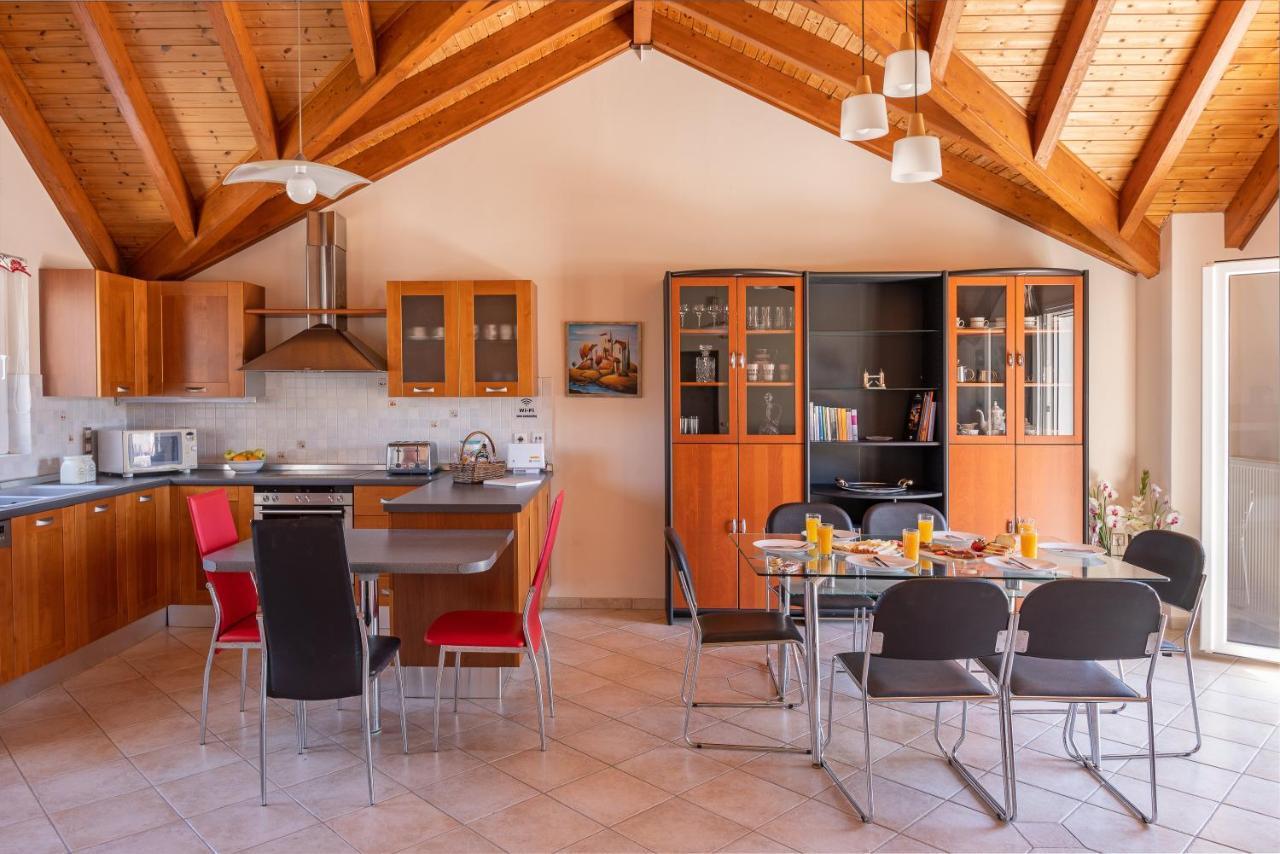 Grand Square Apartment Argostoli  Eksteriør billede